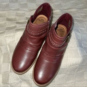 Earth Origins Leather Buckle Booties